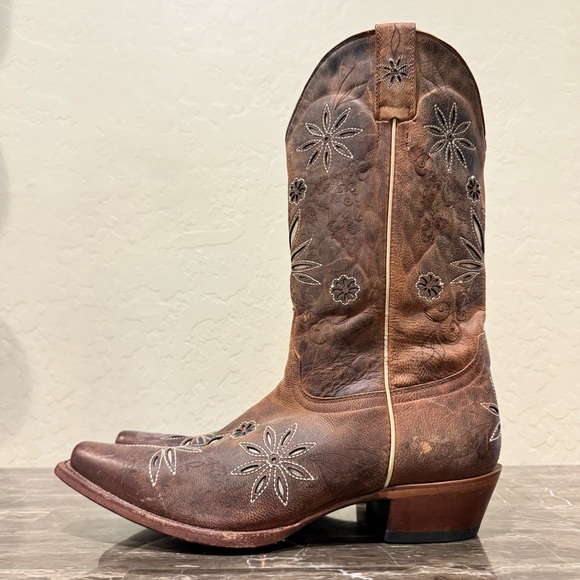 Shyanne Daisy Mae Leather Floral Overlay Cowboy Boots - Picture 1 of 14
